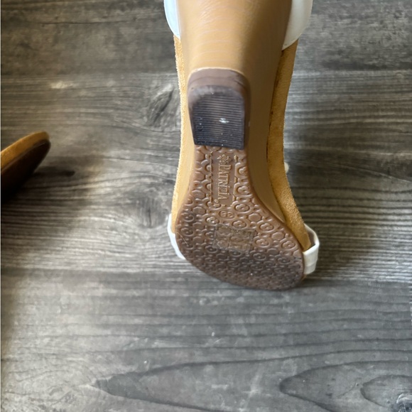 Women's size 38 7.5 Patrizia by spring step wedge shoes heels sandals flower - Picture 4 of 5